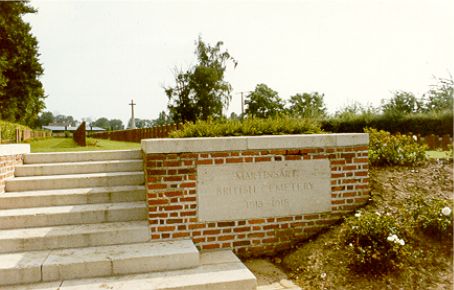 martinsart cemetery.JPG (30659 bytes)
